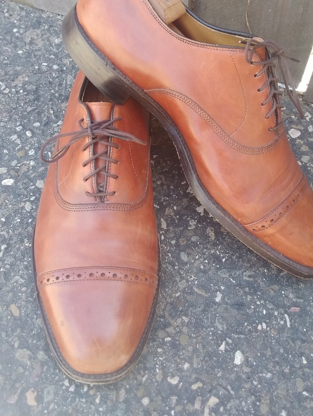 Allen Edmonds Byron Shoe Mens 11D Classic Men's Cap-Toe Leather Oxford in Cognac